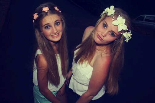 courtney_gibbo's profile picture. ◀ ▶