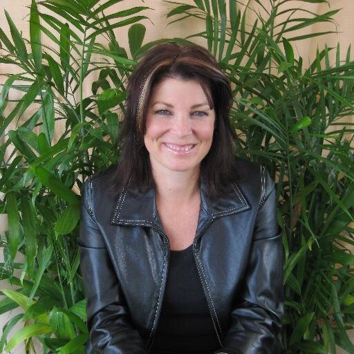 I'm a writer of new adult romance who loves yummy book boyfriends, The Walking Dead and Foo Fighters. I also write contemporary & young adult as Juliana Stone