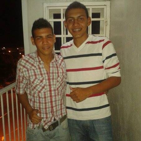 Y Aqui que va?:*