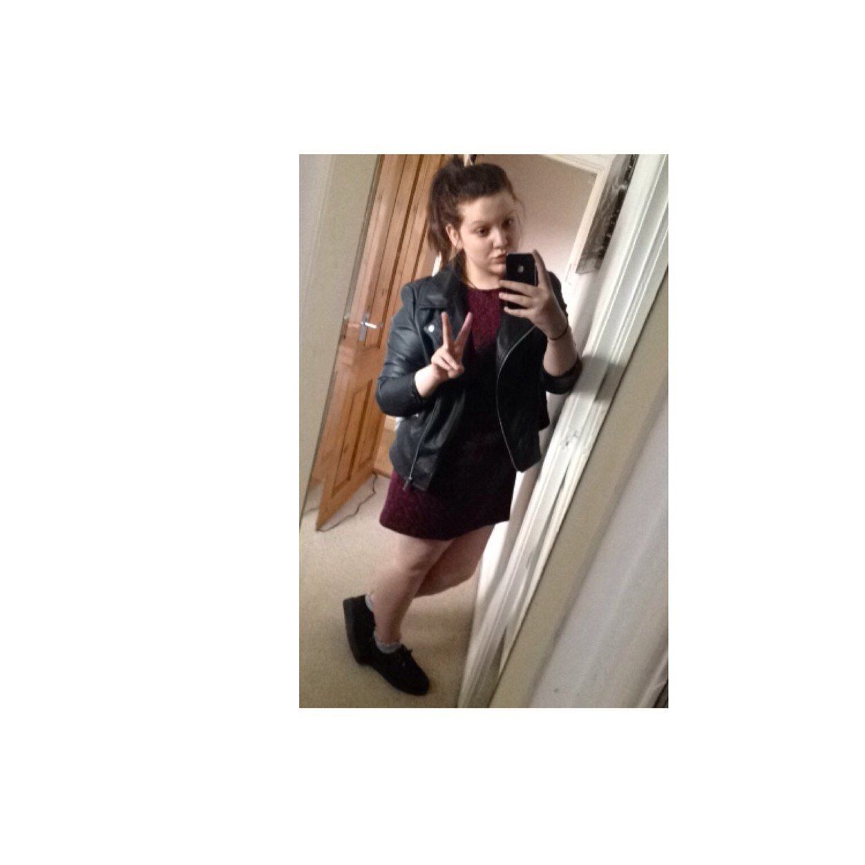 Snapchat: sophiebown98
Instagram: @bownnn