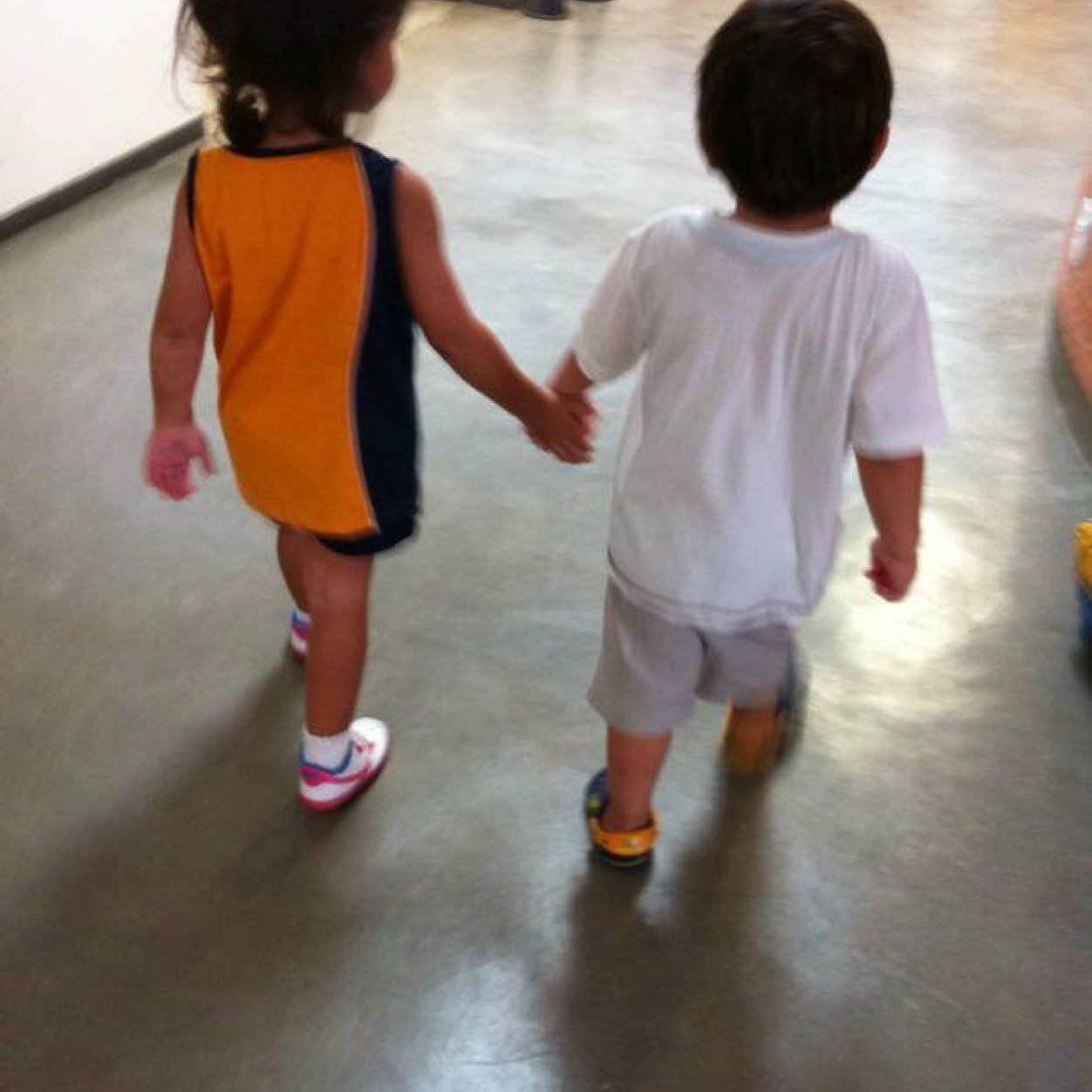 Felizmente casado y padre de dos hermosos hijos. Esa es mi riqueza y sigo aprendiendo a ser feliz.