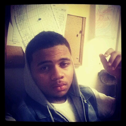 im18 College kid From: Cleveland  Work(at): JFK Rec  I have fun & don't waste time life's too short joke&laugh live life with a purpose God first get money