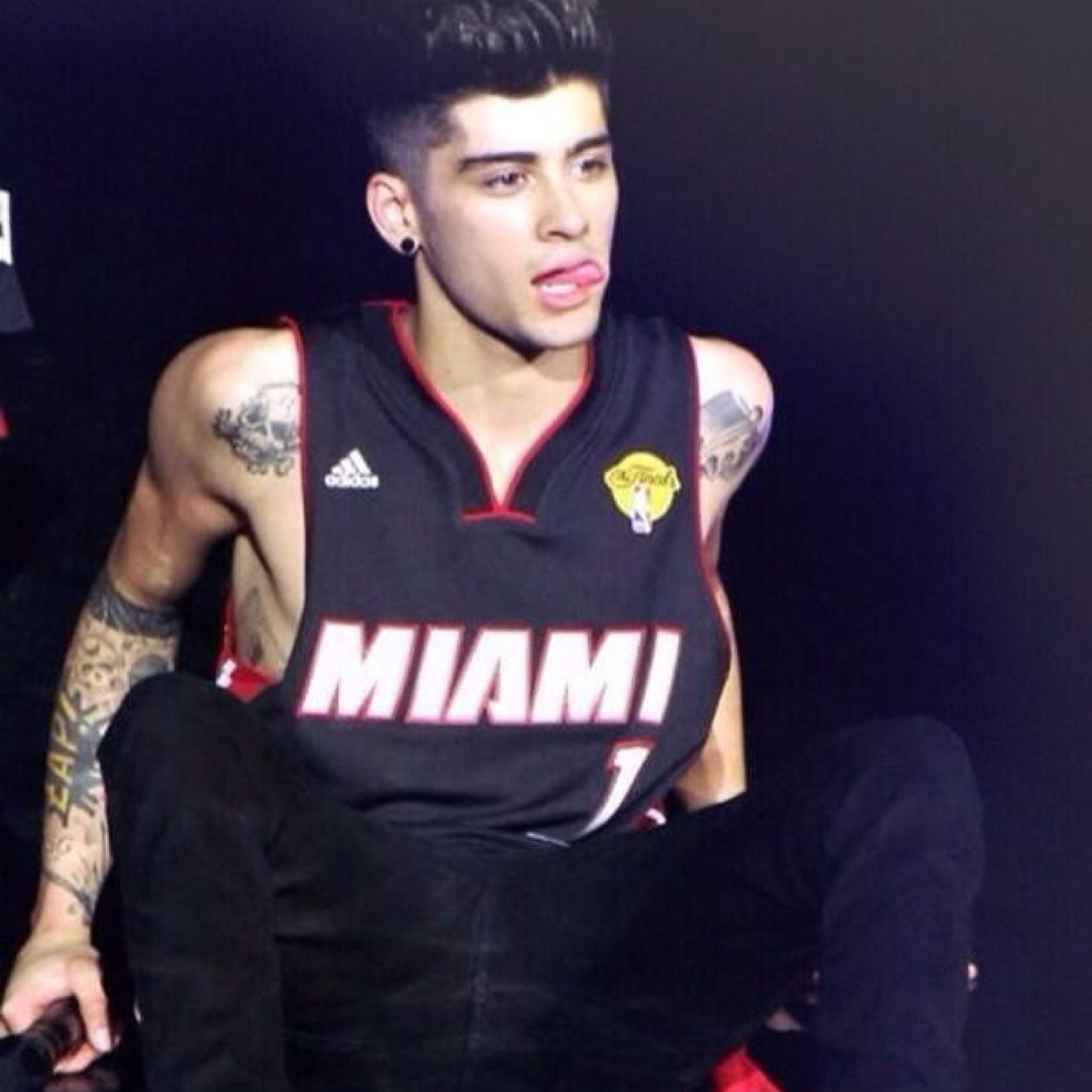 ask for a follow back on @raybanzouis