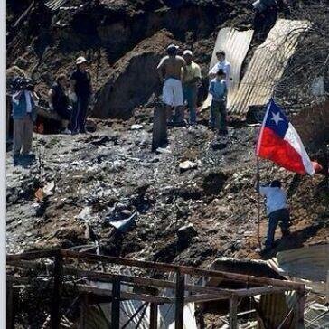 Jóvenes profesionales multidisciplinarios unidos por una sola causa: reconstruir Chile. ¡Súmate, no quedes fuera! #SiCrecemosCreceChile.
