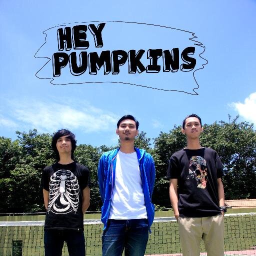 Pop Punk Alternative Band. Member: @wahyujones @eno_one91 @irfanrmd CP:087853037103 (Irfan) Download our single at http://t.co/BOhUiWY0HS