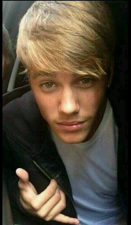 Justin shows me those finer things in life?!♥♥ JBST @JustinBieber