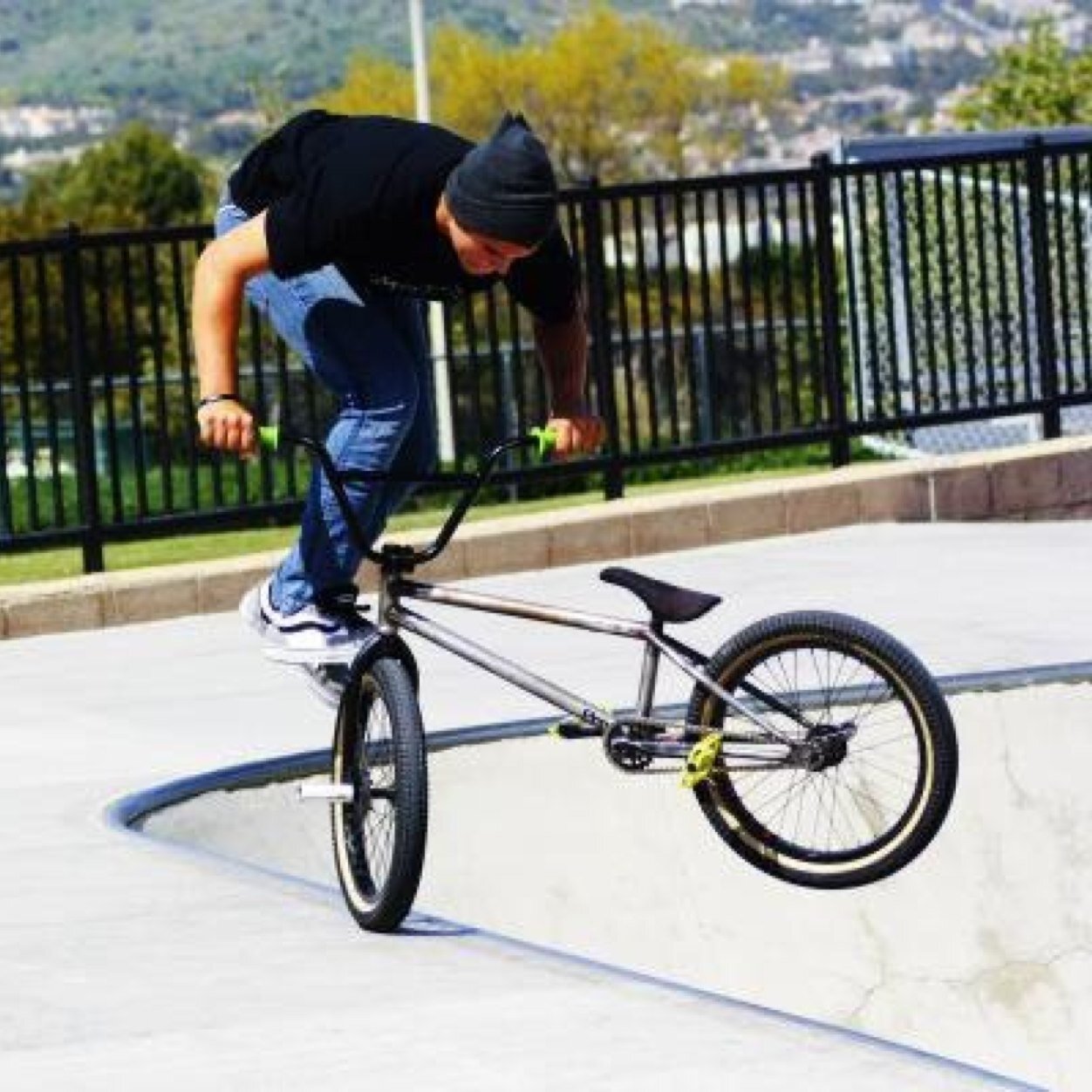 Ride bikes til i die 
19 and full of shit
