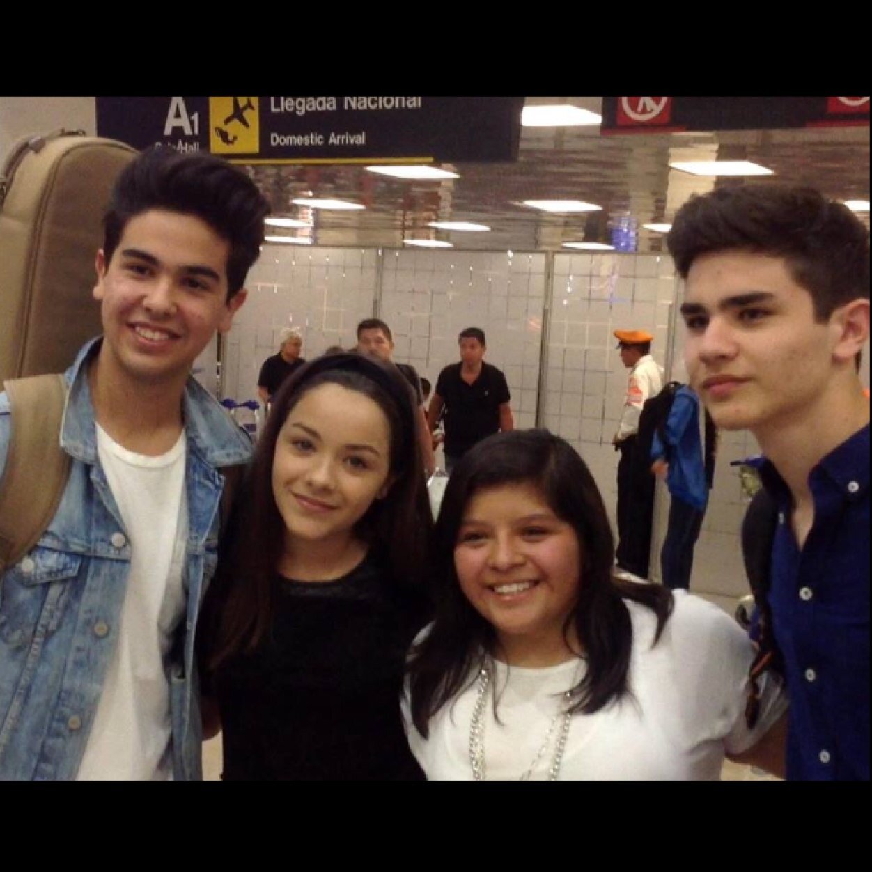 AMO A VAZQUEZ SOUNDS!!!! 
Soy Ruler, Angielover, Guslover y Abelover!!
Sounder and Little Vazquez!!!
VS me siguen en IG y TW Gus en TW y Angie en IG GRACIAS!