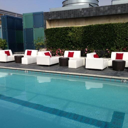 @iLoungeRental