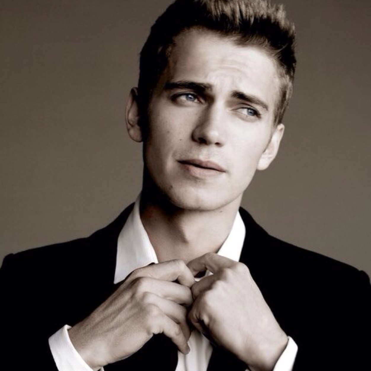 19/ Rumano/Eternamente Soltero/ Empresario/ Workaholic/  #FreeRol