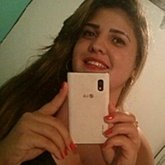 Aos 26 anos,Corretora de imóveis ,Sagitariana,Esmeraldina e acima de tudo Filha de Deus...!!!