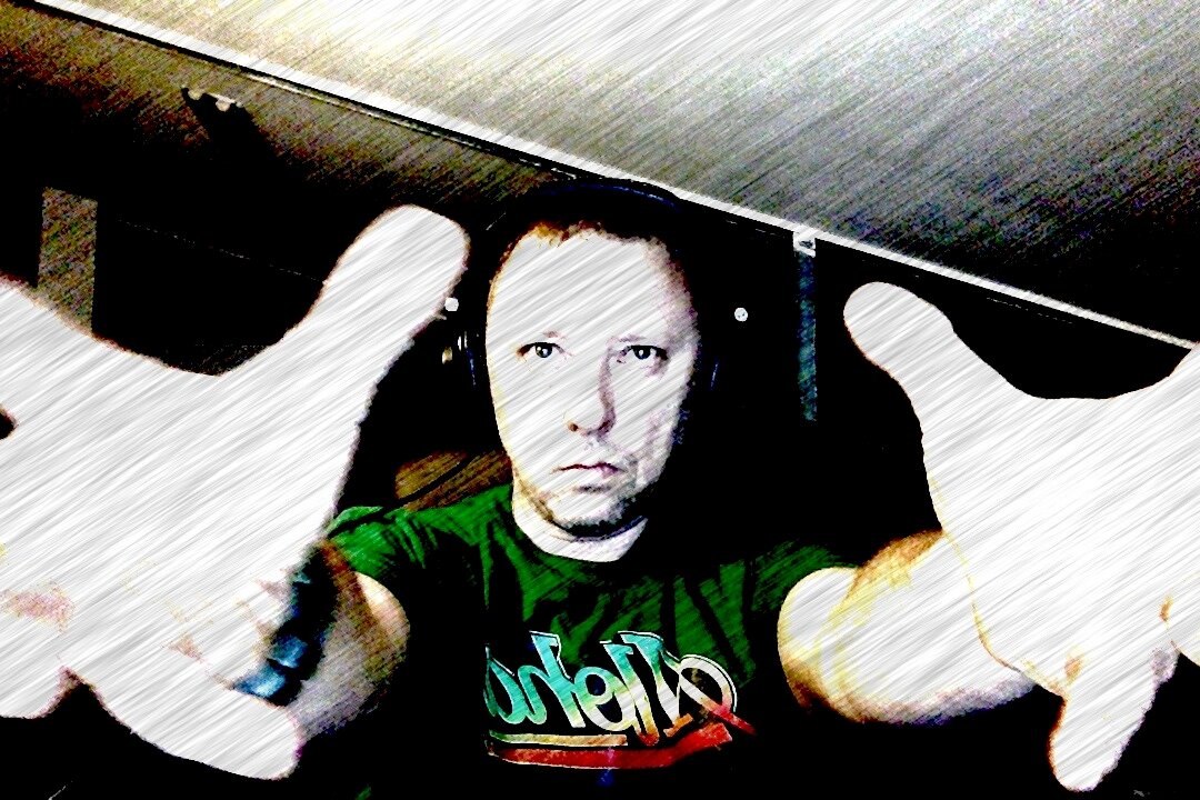Producing since one year.
I want to share my sound to the world.
Looking for a label/publisher .
Ready for any crazy event.
Contact : 2fredlab@gmail.com