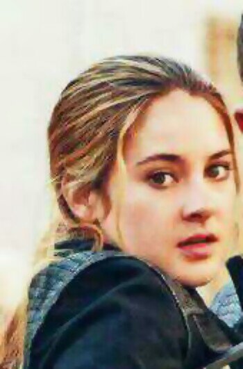 Im a divergent I chose Dauntless looking for my true love Four