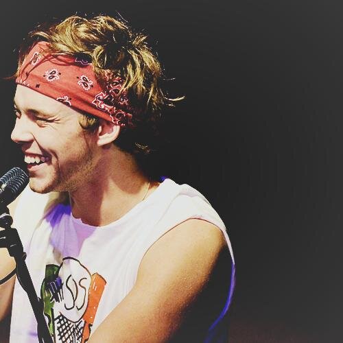 GO FOLLOW @kinkyxcalum BC SHE JUST GAVE YOU A FREE FOLLOW
PS;STAY RAD