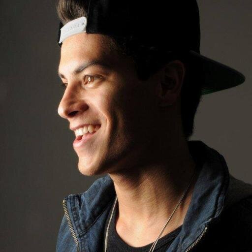 fa clube do cantor e ator @aguiarthur sou uma fa dele e amo muito ele
