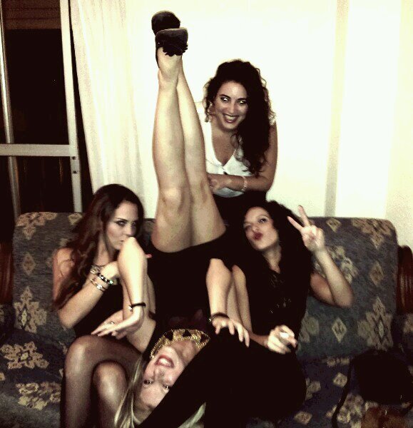 carivillada's profile picture. Contradictoriamente contradictoria. Soy lo que me apetece ser, según el día. Estudiante de derecho en la UM.