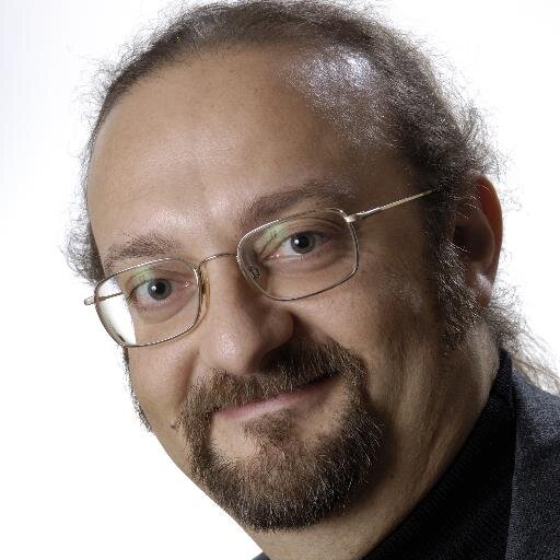 Twitto su ICT, che seguo come giornalista da quasi trent'anni, e sul mondo alimentare ed enogastronomico che mi appassiona da quando ero piccolo.