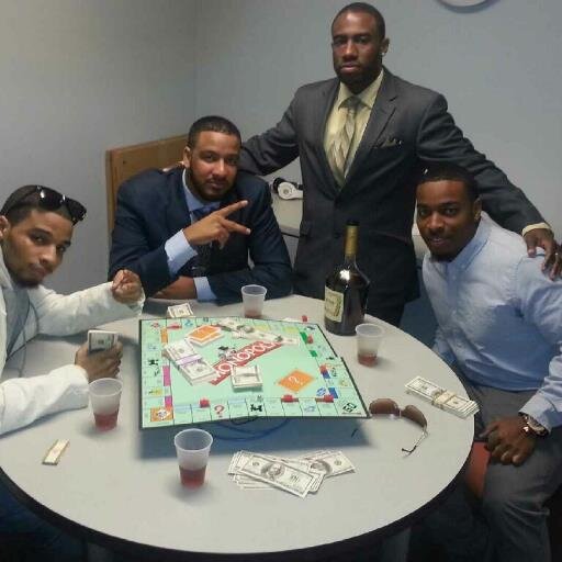 Round_TableFam's profile picture. Round Table is da fam, #AintNoSquaresHere is the Mov't! BRONX entrepreneurs, who specialize in Music/Fashion/Art. Follow @Round_TableFam IG #RoundTableFam