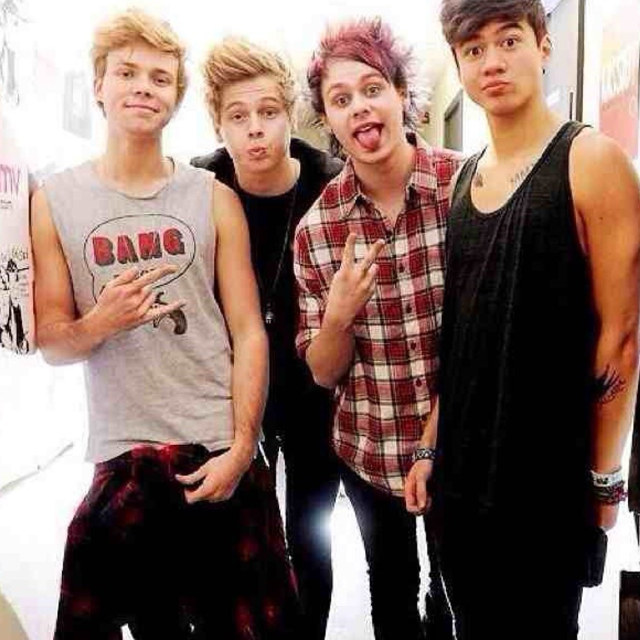 Please will you follow @calumhoodbemine  :) since we did give you a free follow and she follows back x
