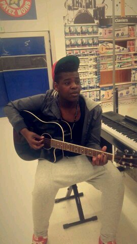 #Team243 #TeamMka allez follow @yvanment @kindudiYanis @BeyonceMka