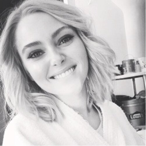 I live in a big family. | Daughter of the District Twelve mayor. [#TheHungerGames || Literate.] #Gadge.