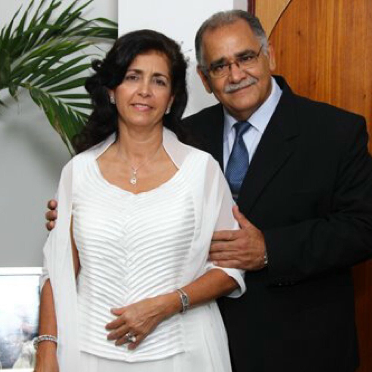 Siervo, músico, esposo, padre y abuelo. Pastoreo la Iglesia de Jesucristo @DeJesucristo junto a mi amada Muñeca. #EvangelismoTotal
