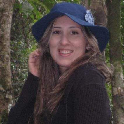 Brasileira. Serva do Senhor Jesus. Mãe da Bianca. Potiguar de coração carioca. Advogada. Sempre lutando pelo melhor... Feliz.