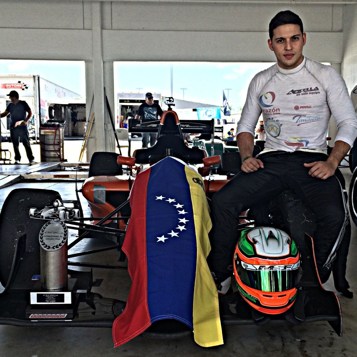 Piloto Venezolano de karting y automovilismo internacional. // international driver of cars and karts! http://t.co/BKIlmovsYI
