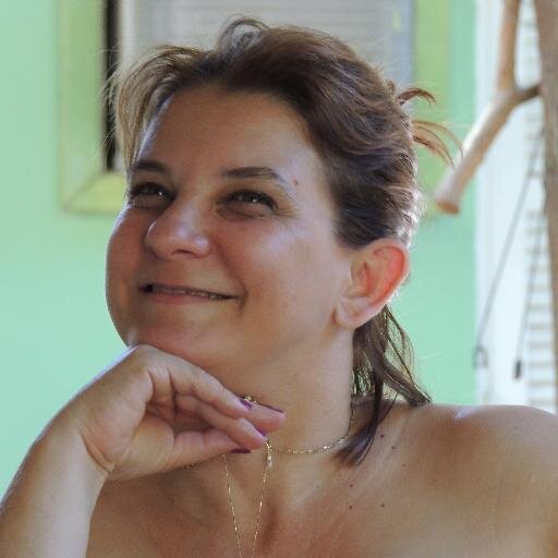 Jornalista e escritora. Quando todos forem maldade, ouse ser bondade.