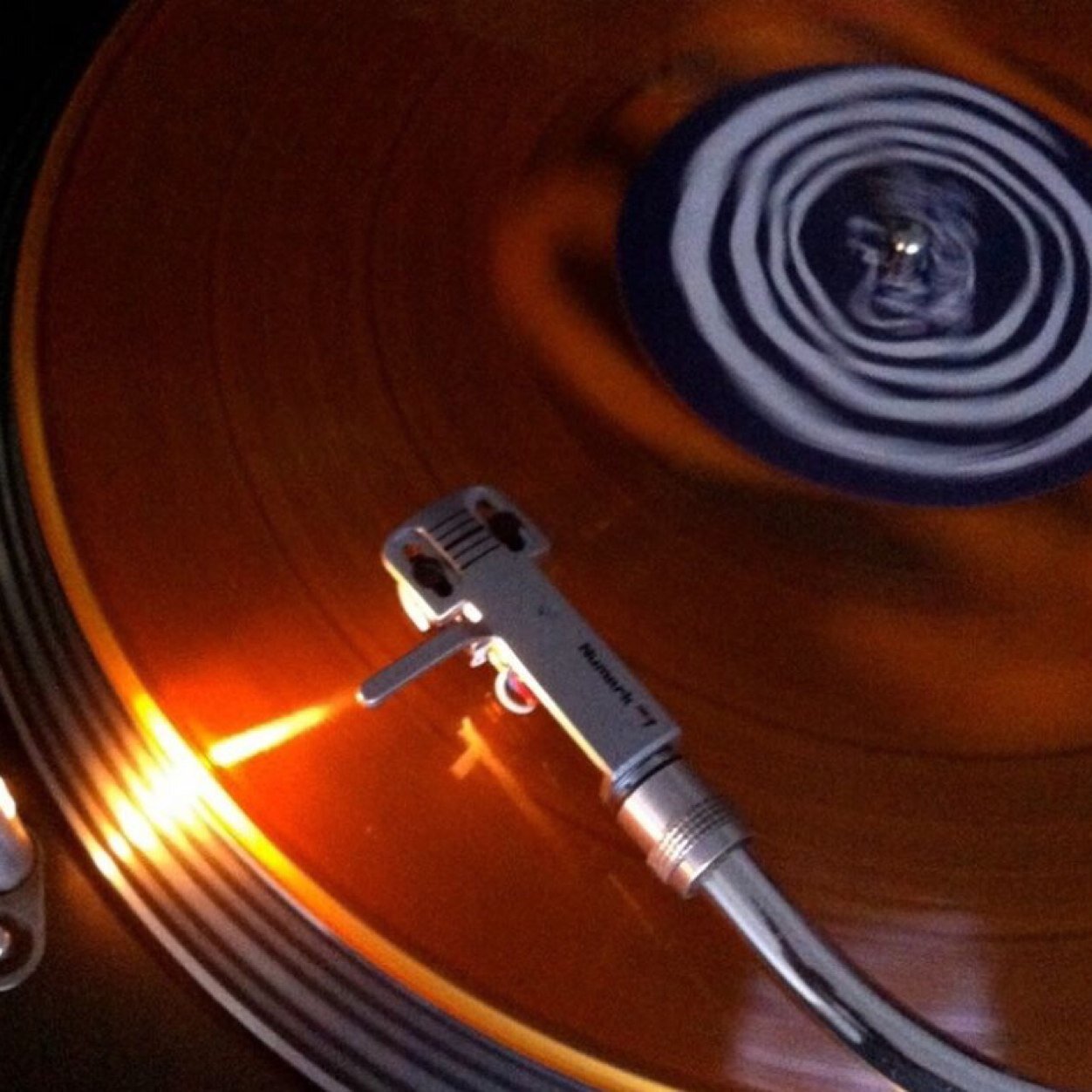 Emisora de radio. Precaución. Escúchanos en http://t.co/DFDfVlKbey emergiendo de la debacle mediática