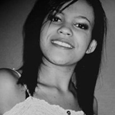 Segue? *-*  17 anos, ♐  Sagitariana, Simpática, Deus, Família, Amigos, A única coisa que fode nossa vida, é lembrar o passado, o que se foi se foi, o que é pra