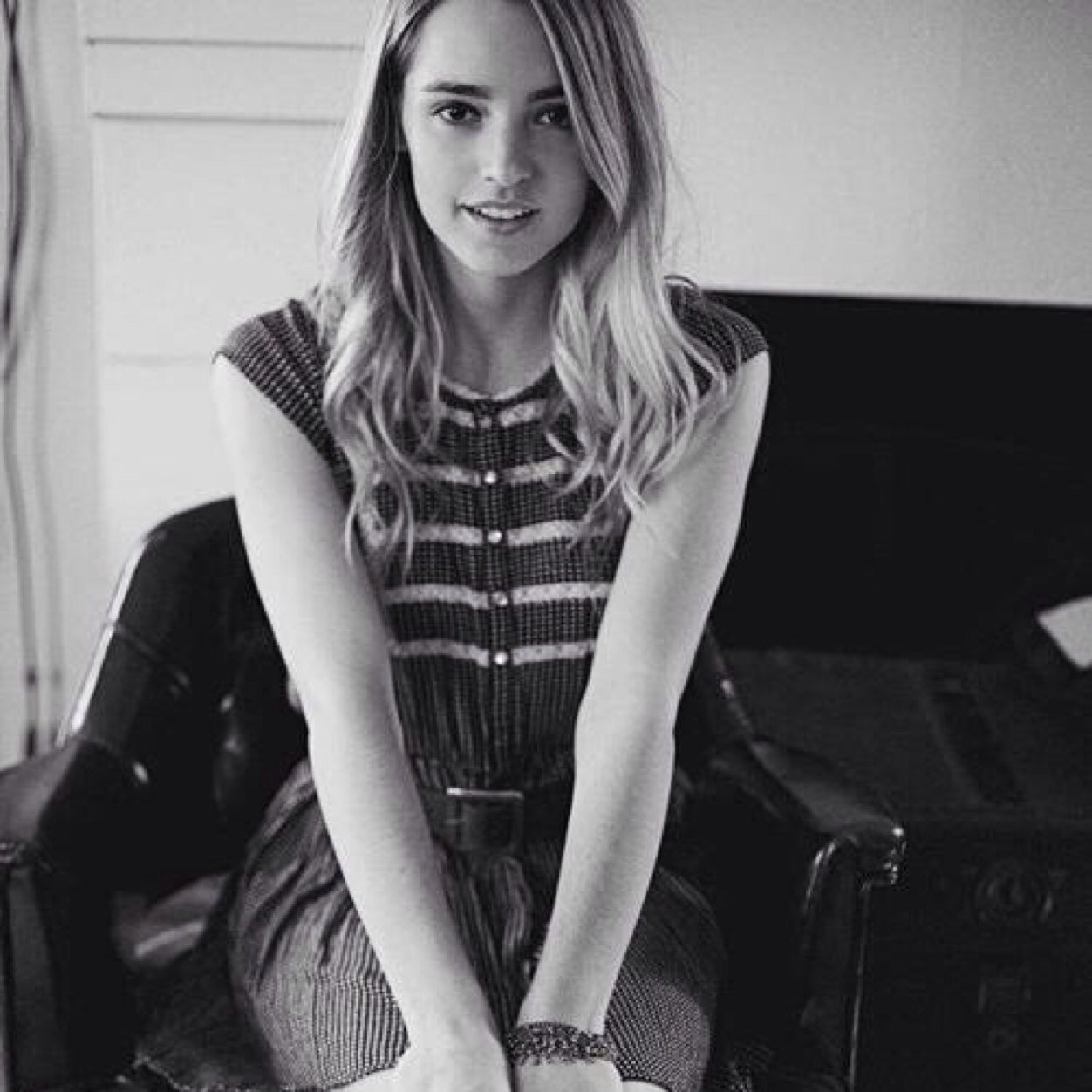 / Abnegation girl. / Soon to be Dauntless. / 16. / Can I make it through this? Or do I regret leaving my home?