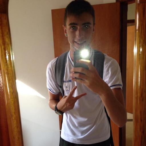 Um dia sem sorrisos é um dia perdido ! 
        Segue ? , sigo de volta