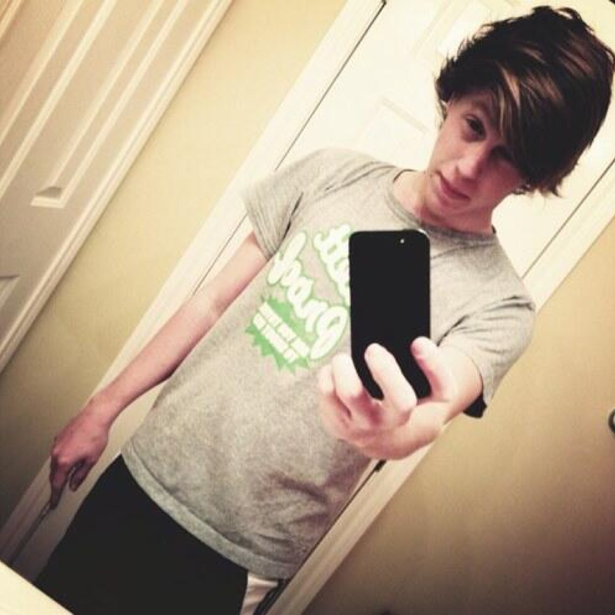 EmmitFields's profile picture. Uh, hi