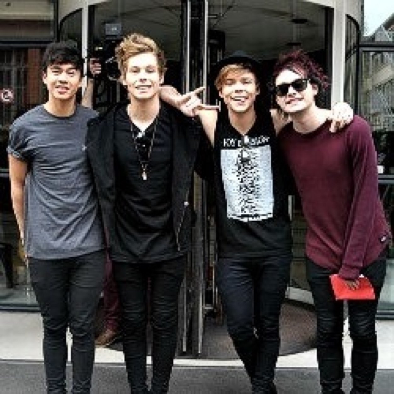 Hi I think you're really beautiful and I hope you have a good day - Ashton/4 :)-