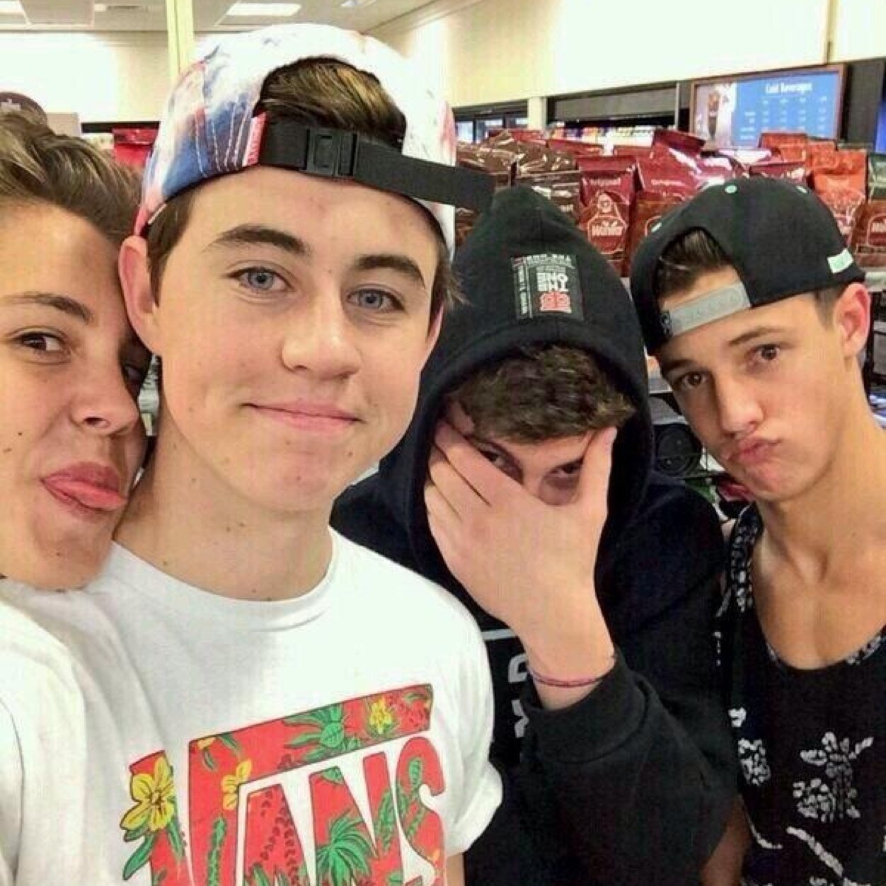 FOLLOW @magconboys_xo IF YOURE A MAGCON FAN! SHES REALLY COOL AND NICE HELP HER GET TO 9k❤❤ xoxo