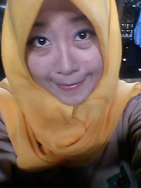 EvaMayasari17's profile picture. 