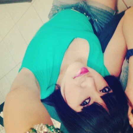 Yo quiero estar contigo, vivir contigo,Bailar contigo, tener contigo, Una noche loca...Ay besar tu boca.