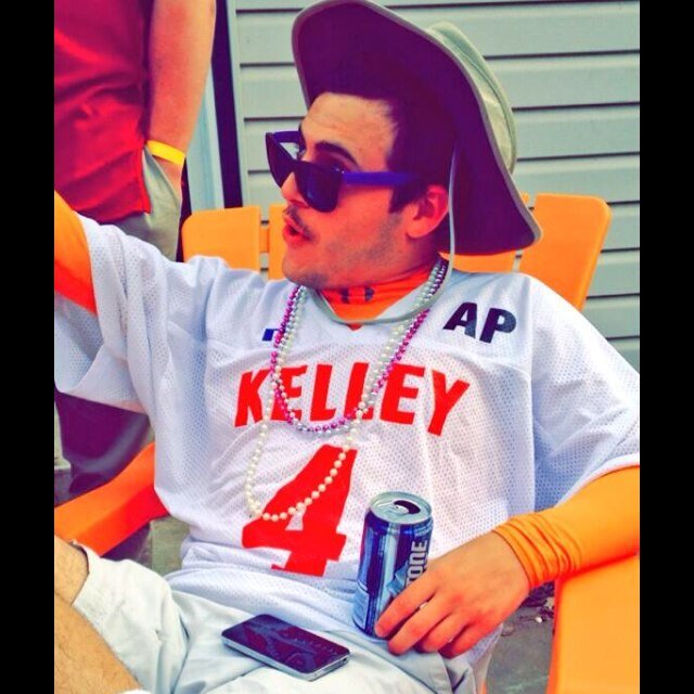 brookhova's profile picture. 