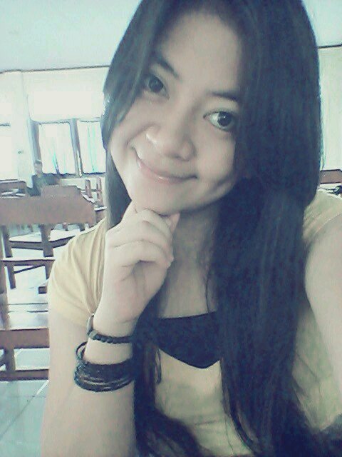 Follow sy yah,gak nyesel deh berteman dengn sy;)sy baik bangeeet soalnya:D...SMANTIL 0'13 LULUS.amin:)