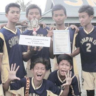 Jordian Rivaldo | 06 November 1997 | Islam | SMA N 9 JAMBI | XI A2 | ♥ |