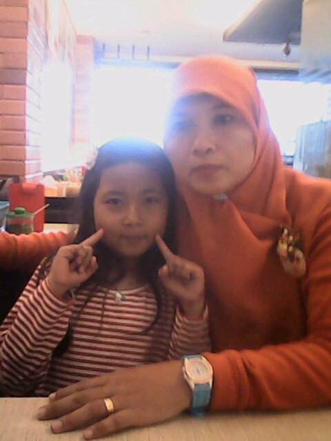 ~Ini twitter elis yang baru loohh.. :) Berusaha menjadi yang terbaik buat mamah dan papah :*