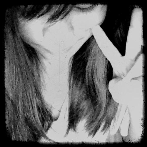 i like sweets/cold or icey as my comfort food; im a directioner, smiley, and lovatics; follow in facebook .. jona louise_twins@yahoo.com