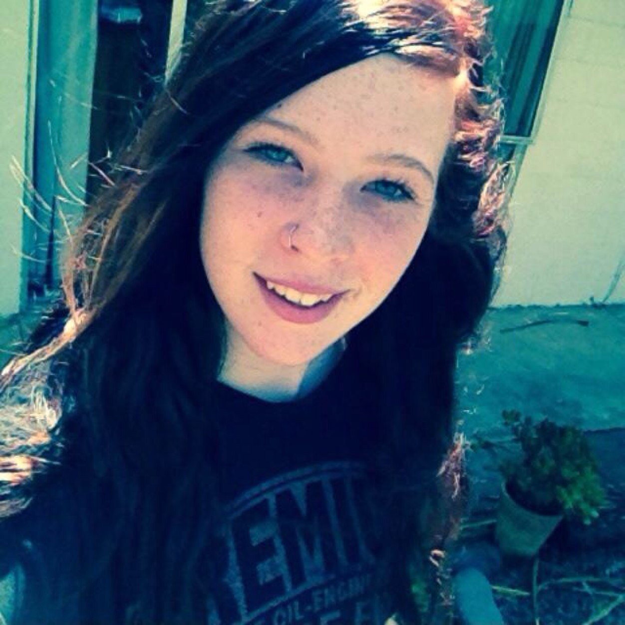 xxxsexxyllamas's profile picture. some british kid