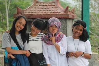 Indah fransiska. R | 03-12-1996 |*Be your self*