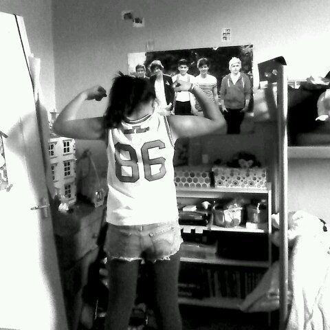 never_look_down's profile picture. Hey my name is Hannah i love Pierce the veil they are awesome