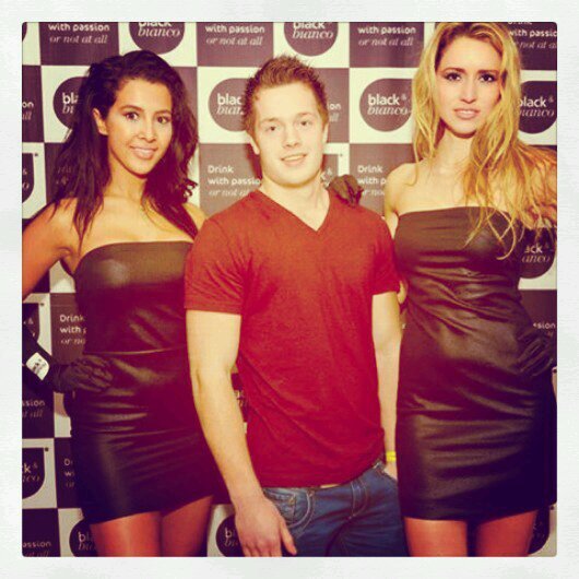 Nina (L)
