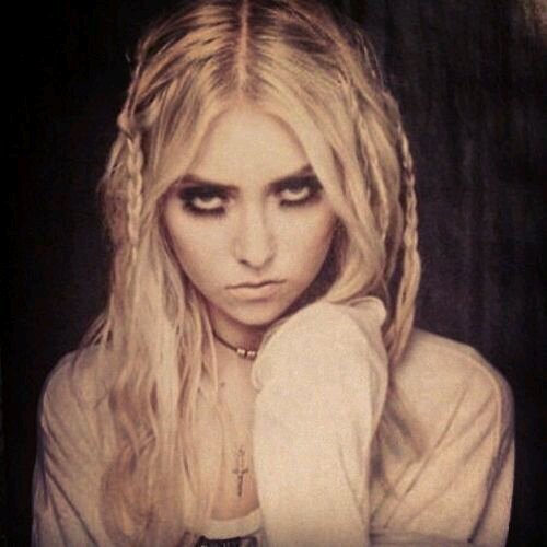 taylcrmcmsenz's profile picture. • smoke weed, get drunk • taylor mikel momsen •