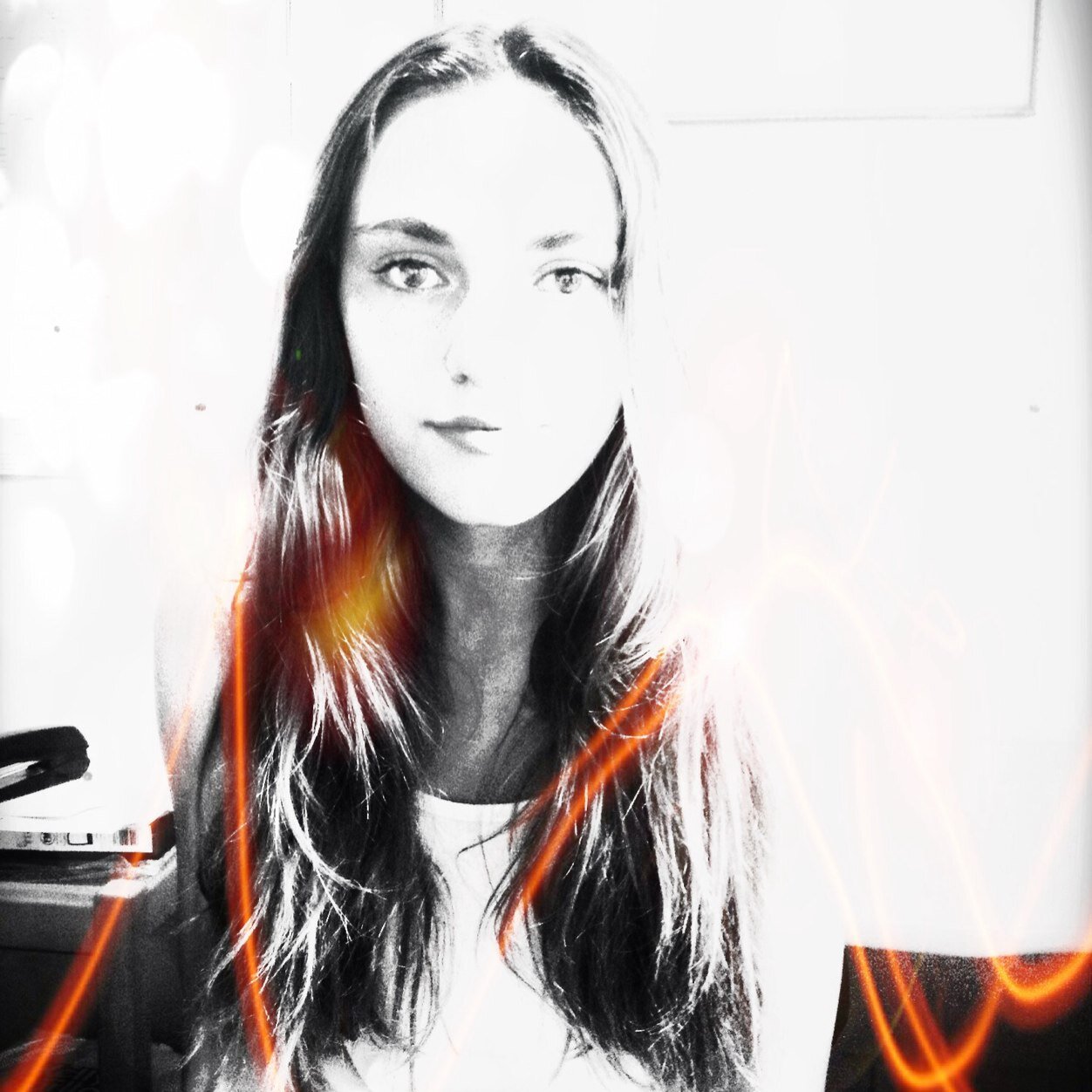 Hey im Emma! I'm random and love twitter and if u do too, u should deffinitly follow me hahaha... Tchau