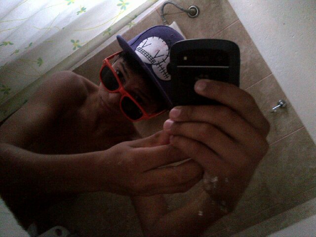 Holaaa !! Me Llamo Facundo Pero Desime Facu ? Tengo 13 Años Soy DirectionerBoy & BelieberBoy . ^_^